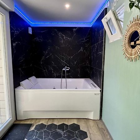 Terre & Mer'Veilles 2, Appartement Avec Spa Pour 2 Personnes Favières Eksteriør bilde