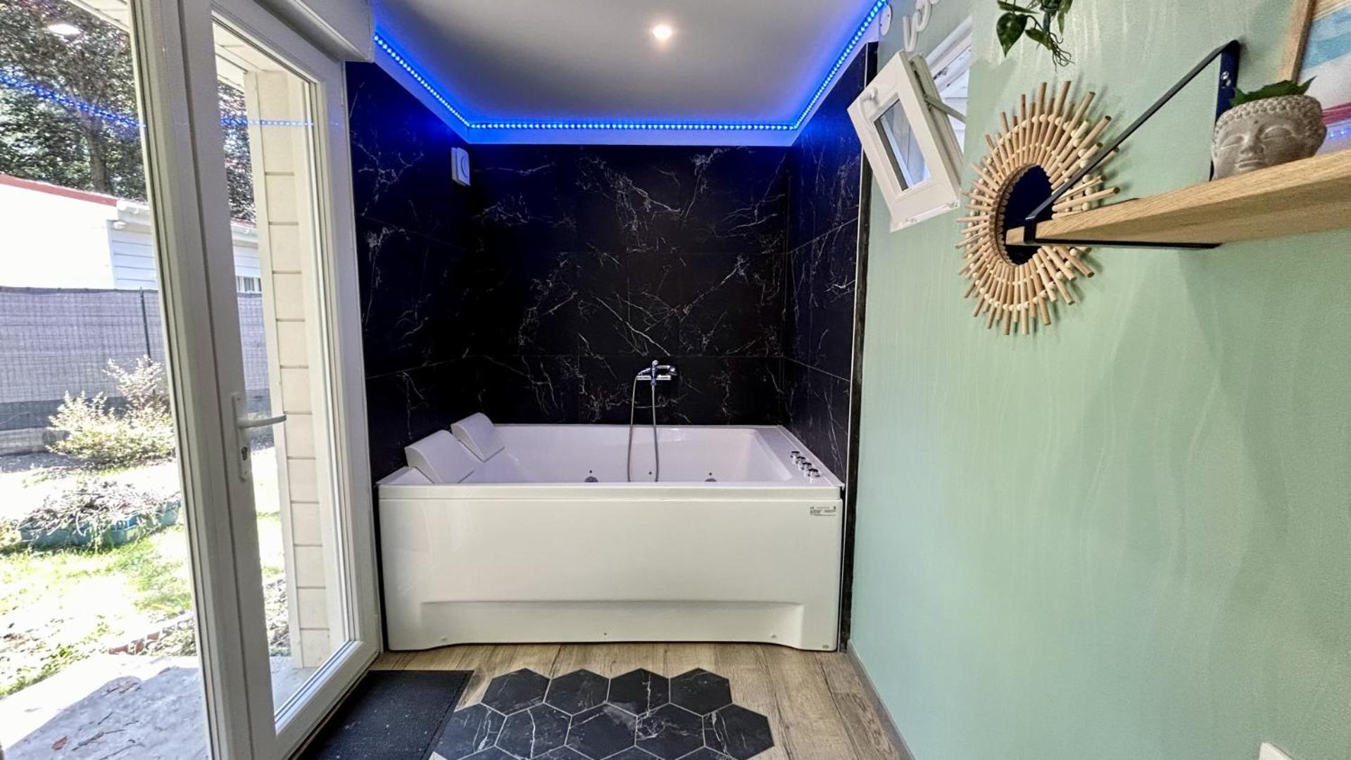Terre & Mer'Veilles 2, Appartement Avec Spa Pour 2 Personnes Favières Eksteriør bilde